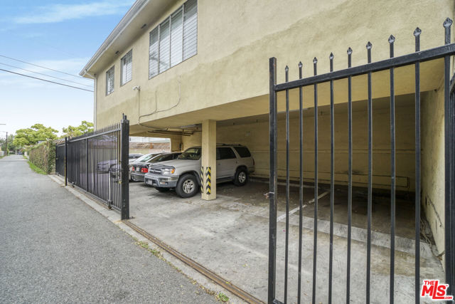 2314 S Corning Street, Los Angeles CA: https://media.crmls.org/mediaz/fdd8429e-76eb-4d3c-aa62-ebdd253650a6.jpg