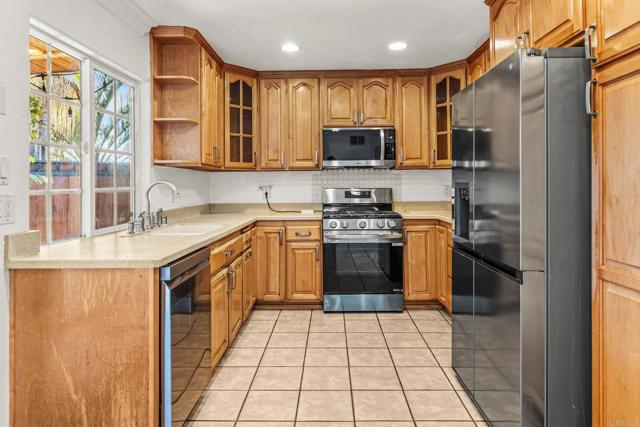 Detail Gallery Image 11 of 40 For 466 Thrush St, Chula Vista,  CA 91911 - 4 Beds | 3 Baths