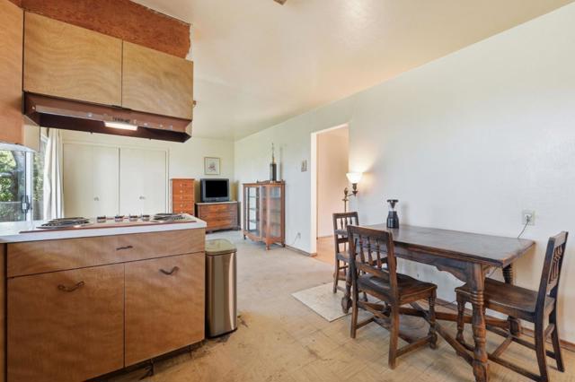 3915 Kingridge Drive, San Mateo CA: https://media.crmls.org/mediaz/fdd8bc85-64c8-4b1b-97ef-8f03f07b5712.jpg