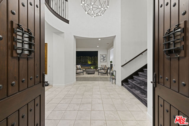 20162 W Cromwell Way, Porter Ranch CA: https://media.crmls.org/mediaz/fdd92356-a773-4a2e-9cc3-42a3b6093707.jpg