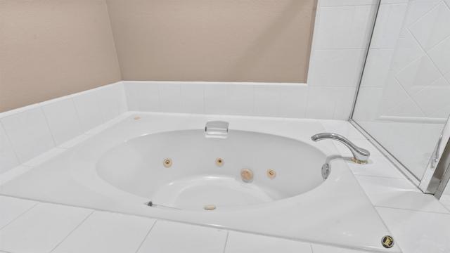 2894 Torrey Pines Rd, La Jolla CA: https://media.crmls.org/mediaz/fdda2524-8e30-4548-b718-9e79b0f0e12f.jpg