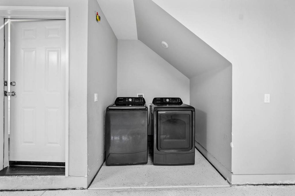 https://media.crmls.org/mediaz/fddb0edc-814a-4717-ae34-a19d6a83f227.jpg?preset=X-Large
