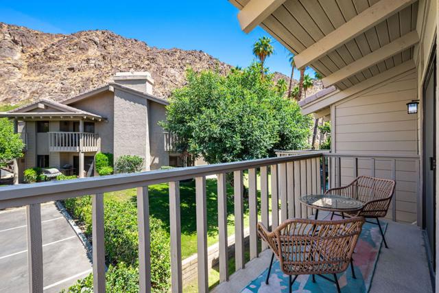 46638 Arapahoe Lane, Indian Wells CA: https://media.crmls.org/mediaz/fddb42ac-4e00-44d7-8002-62092556d526.jpg