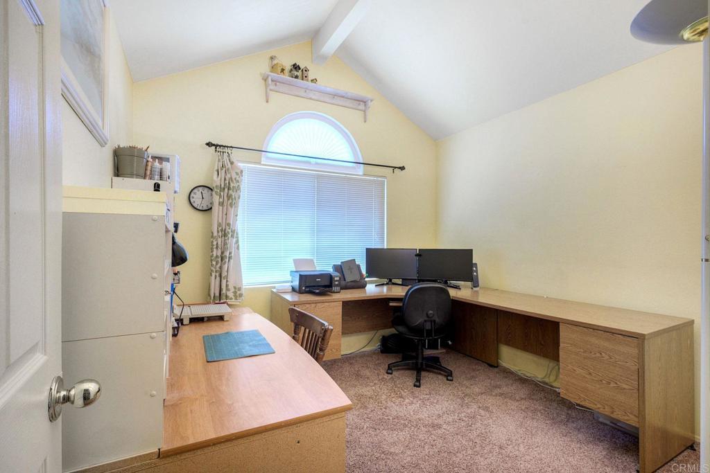 https://media.crmls.org/mediaz/fddb9cd0-115f-4582-9994-4f297677343d.jpg?preset=X-Large