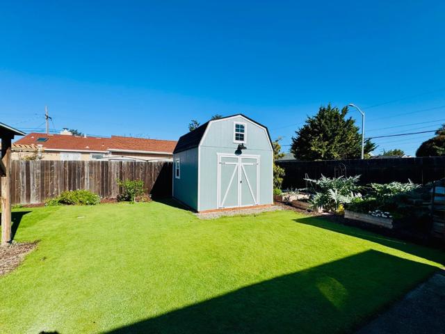 1639 Cypress Avenue, San Mateo CA: https://media.crmls.org/mediaz/fddc19d6-286d-4b33-827e-1e91ce67c90c.jpg