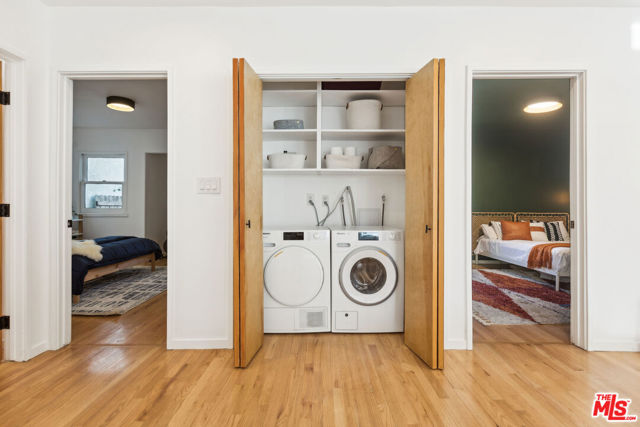 1491 Oak Grove Drive, Los Angeles CA: https://media.crmls.org/mediaz/fddc895f-c433-4b50-9346-e22c8e5dfc01.jpg