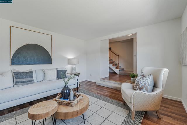 9597 Davona Dr, San Ramon CA: https://media.crmls.org/mediaz/fddc8c4d-e6a1-438c-a22c-239ccc273b87.jpg