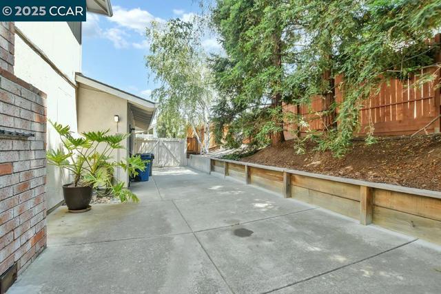308 Bluerock Drive, Antioch CA: https://media.crmls.org/mediaz/fddcdde7-3412-4814-8212-2bc28e26b96c.jpg