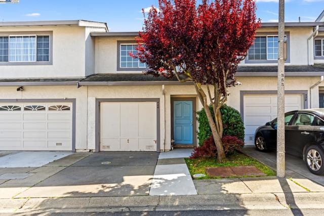 446 Bayview Cir, San Francisco CA: https://media.crmls.org/mediaz/fddd230b-3401-45f9-8706-d3e625f50c0a.jpg