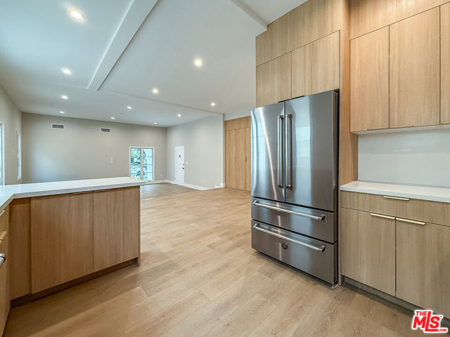 150 N Arnaz Drive, Beverly Hills CA: https://media.crmls.org/mediaz/fddd7939-5775-42e1-bdfc-93fb5e21de72.jpg