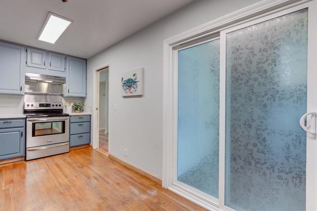 933 Shoreline Drive, Alameda CA: https://media.crmls.org/mediaz/fddf06e5-9ee6-4bb1-b6d1-98993e76d53d.jpg