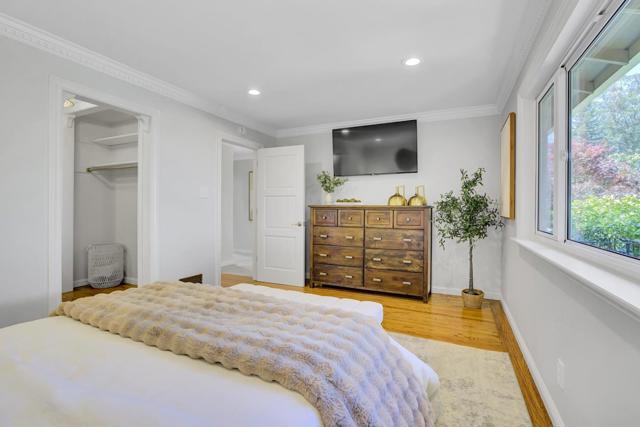 500 South Road, Belmont CA: https://media.crmls.org/mediaz/fddfa383-f127-42de-b831-8ddad47b6ecc.jpg