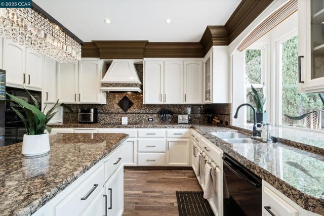 2550 E Jenny Ave, Fresno CA: https://media.crmls.org/mediaz/fde00c79-adea-453f-b987-adedadb69a6c.jpg