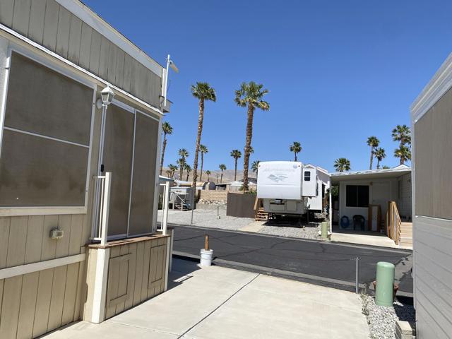 17777 Langlois Road, Desert Hot Springs CA: https://media.crmls.org/mediaz/fde05164-0d0a-42e3-943c-76fefe176a7c.jpg