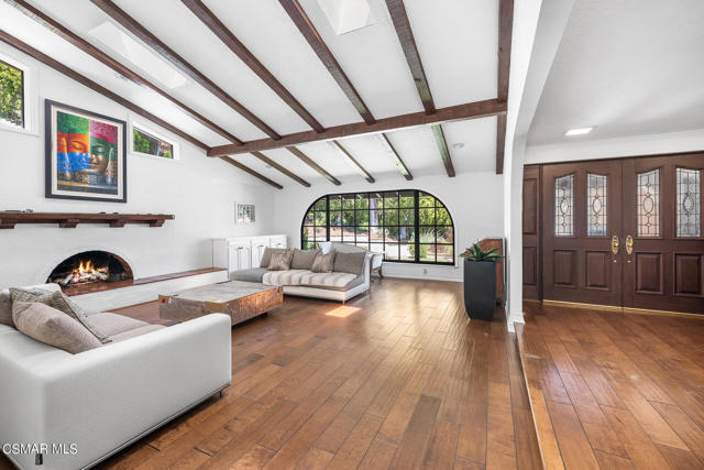 1267 Willsbrook Court, Westlake Village CA: https://media.crmls.org/mediaz/fde0df41-4105-47ca-b7b4-eb89b200c345.jpg