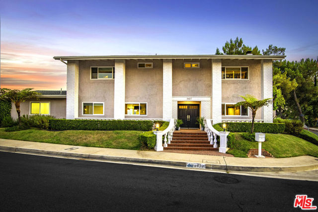 8407 Skyline Drive, Los Angeles CA: https://media.crmls.org/mediaz/fde1512e-3a9d-4da9-9c8c-223dd6be4a76.jpg