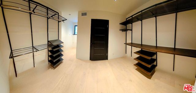 1782 Viewmont Drive, Los Angeles CA: https://media.crmls.org/mediaz/fde1f2d2-7180-416c-9794-4f3f8d5f1ba4.jpg