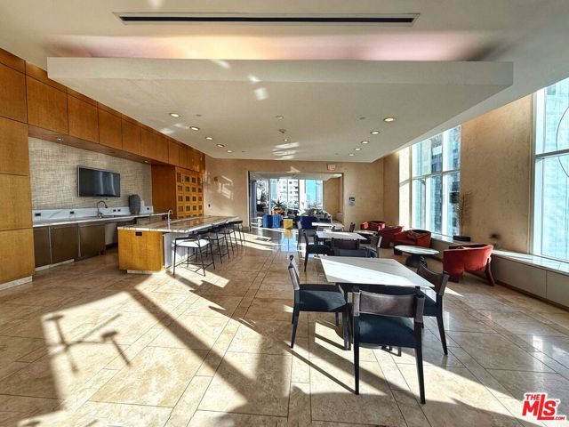 717 W Olympic Boulevard, Los Angeles CA: https://media.crmls.org/mediaz/fde21ad0-8ef9-439d-8b56-ad0910543c15.jpg