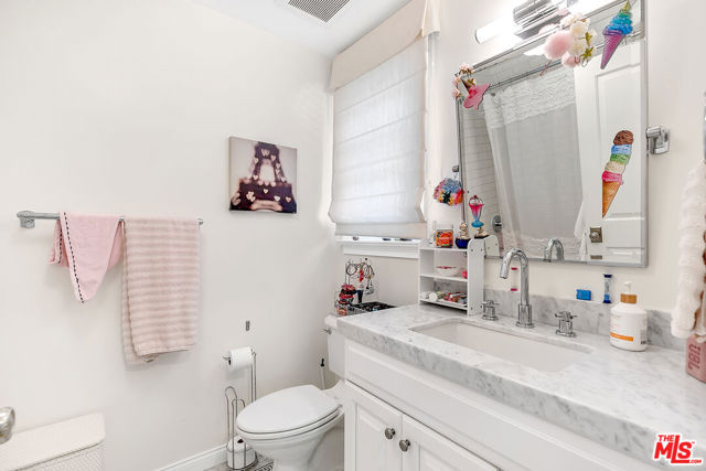 328 El Camino Drive, Beverly Hills CA: https://media.crmls.org/mediaz/fde33a45-353b-422b-915a-c4c63f86f6ed.jpg