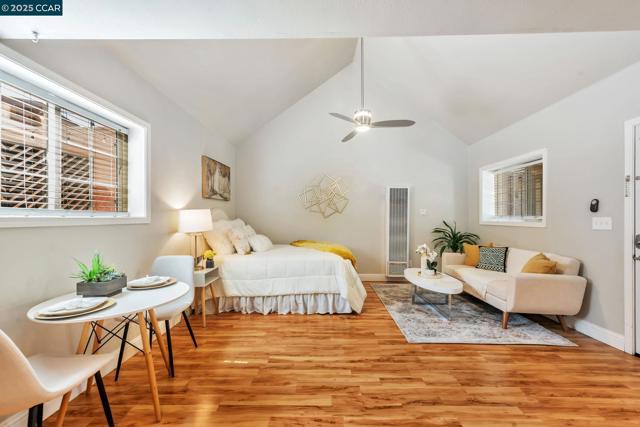941 45Th St, Oakland CA: https://media.crmls.org/mediaz/fde37c15-726d-47ac-b76d-a8a8963bb7fb.jpg