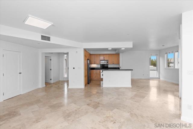 5490 La Jolla Blvd, La Jolla CA: https://media.crmls.org/mediaz/fde39641-0f14-4577-bdc2-87e34d9aaede.jpg