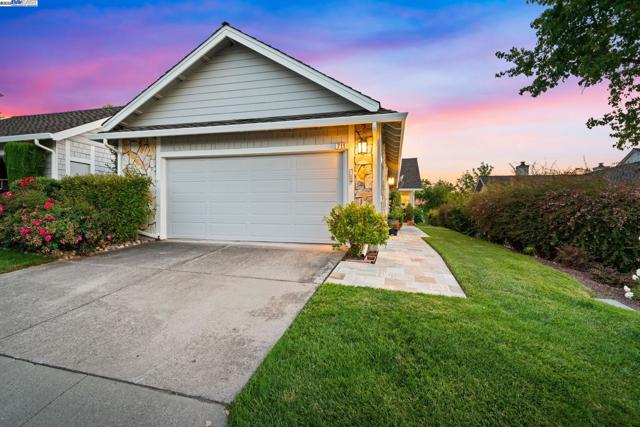 711 Glen Eagle Ct, Danville CA: https://media.crmls.org/mediaz/fde3e095-b68f-4433-be1d-fa5bfc62756b.jpg