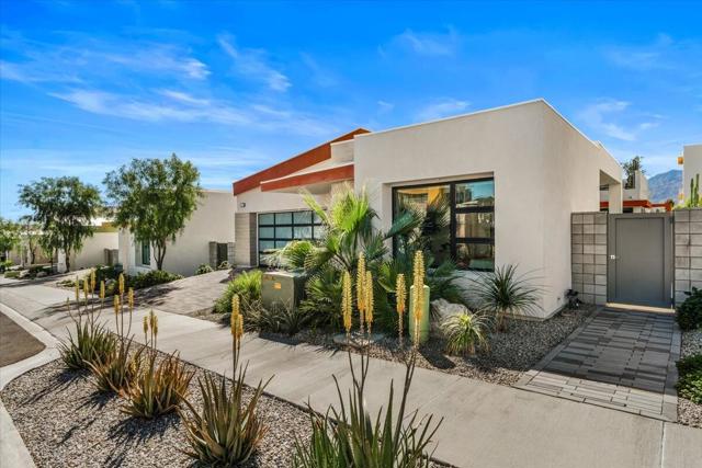 143 Obsidian Loop N, Palm Springs, CA 92264