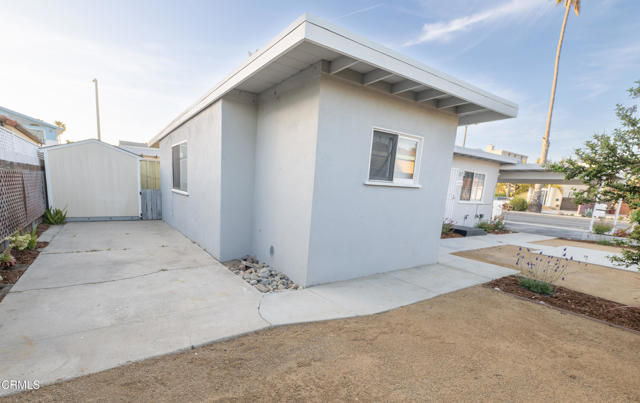 2256 Pierpont Boulevard, Ventura CA: https://media.crmls.org/mediaz/fde43868-fa60-42a7-8438-e87fde12c512.jpg