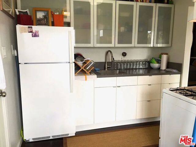 834 Laguna Avenue, Los Angeles CA: https://media.crmls.org/mediaz/fde44680-dd1e-48fb-a006-d3be060a71fe.jpg