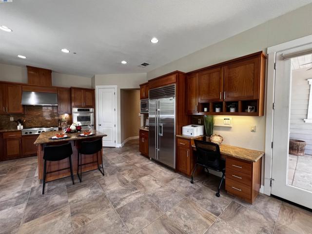 2344 Treadwell St, Livermore CA: https://media.crmls.org/mediaz/fde46c89-e3a0-44a8-a94b-fa31aeac7a48.jpg