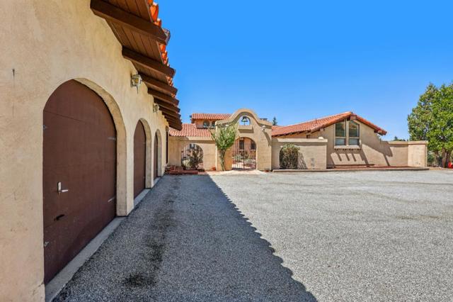 16420 Soda Springs Road, Los Gatos CA: https://media.crmls.org/mediaz/fde49eb6-eb79-4e76-a80f-97c874b5bf2a.jpg