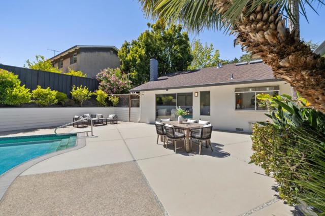 2985 Trousdale Drive, Burlingame CA: https://media.crmls.org/mediaz/fde5284b-3907-4b09-8f6f-c485a4740a7d.jpg