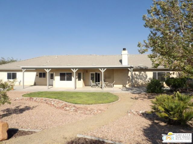 6950 Oak View Court, Oak Hills CA: https://media.crmls.org/mediaz/fde65842-3aa9-4458-852b-8c4710ac29aa.jpg