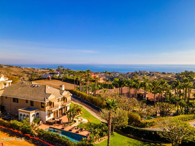 5810 Zumirez Drive, Malibu CA: https://media.crmls.org/mediaz/fde663e0-622a-45b3-bacd-7eedac2c9a05.jpg