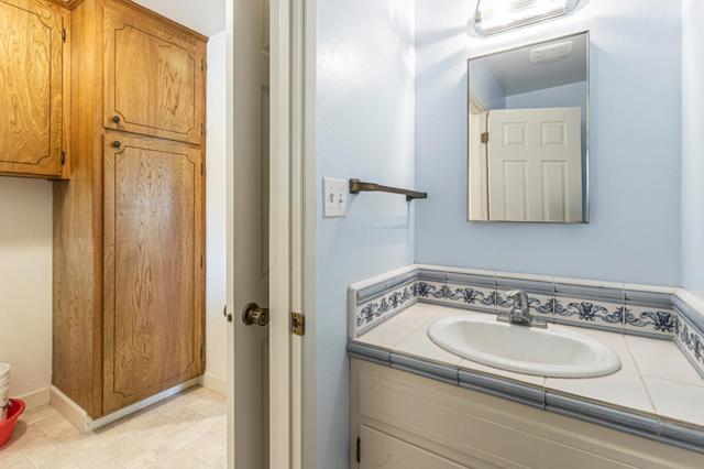 690 Ridgemark Drive, Hollister CA: https://media.crmls.org/mediaz/fde7804d-b38e-45ef-bed1-58bca8f688e4.jpg
