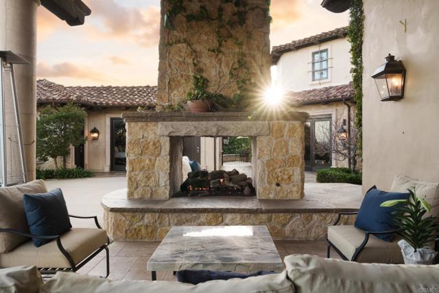 6565 Calle Reina, Rancho Santa Fe CA: https://media.crmls.org/mediaz/fde7a157-1b60-4d01-ba7d-76a421426ea9.jpg