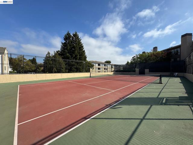 39206 Guardino Dr, Fremont CA: https://media.crmls.org/mediaz/fde7a4b2-f10e-4f8e-bb00-41ede393f9a2.jpg