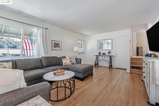 2048 Donald Dr, Moraga CA: https://media.crmls.org/mediaz/fde7df6c-44c6-41ab-8a9b-b2f0f9ca826c.jpg