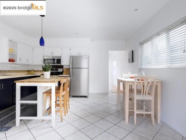 6432 Sunnymere, Oakland CA: https://media.crmls.org/mediaz/fde7e652-647d-4c13-9181-9398b005b2cd.jpg