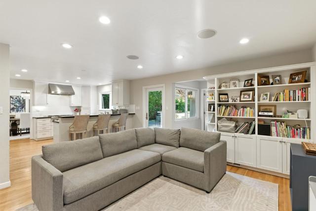 1427 Paloma Avenue, Burlingame CA: https://media.crmls.org/mediaz/fde82fa4-04ed-4fc2-b431-383757d4ef70.jpg