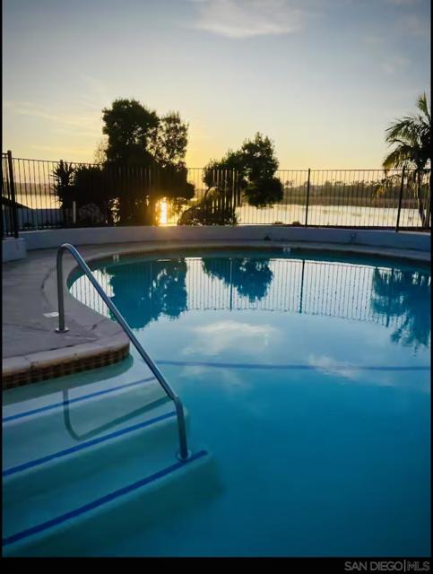 2399 Jefferson St, Carlsbad CA: https://media.crmls.org/mediaz/fde851ff-ecf4-42af-92a6-28d9e4f02262.jpg