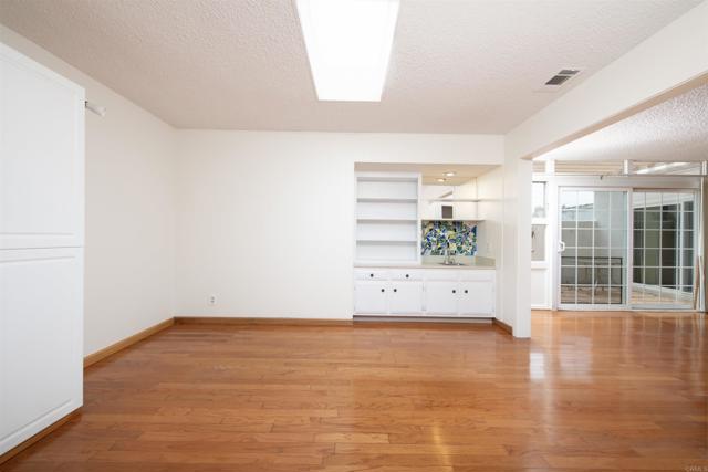 3621 Vista Campana S, Oceanside CA: https://media.crmls.org/mediaz/fde8817c-df2c-4575-9edb-157c90a26d76.jpg