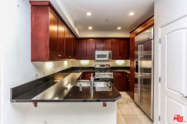 629 Traction Avenue, Los Angeles CA: https://media.crmls.org/mediaz/fde8e4bb-0116-4b54-a7db-a0aa224c8142.jpg