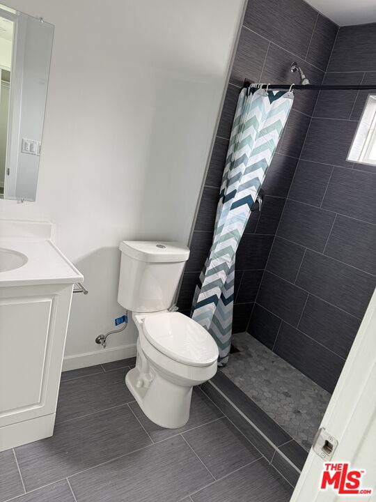 6644 IRVINE Avenue, North Hollywood CA: https://media.crmls.org/mediaz/fde92457-c819-4144-b42d-743159dd25f8.jpg