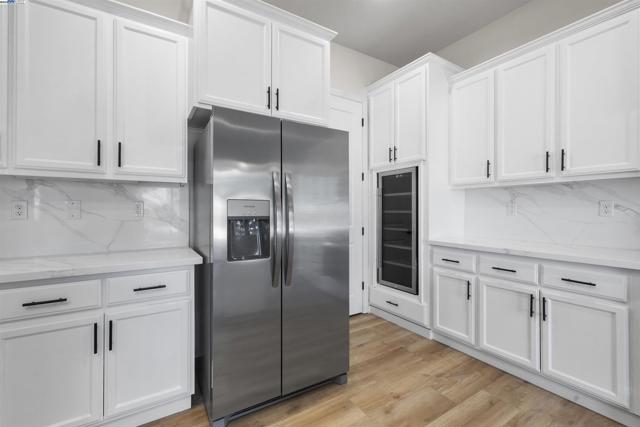 1060 swan river ct, Vacaville CA: https://media.crmls.org/mediaz/fde9273c-82c3-42a5-b7f4-bb16bfde9602.jpg