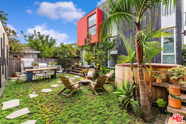 732 Brooks Avenue, Venice CA: https://media.crmls.org/mediaz/fde968c5-b348-4cfc-9999-7c5683220062.jpg