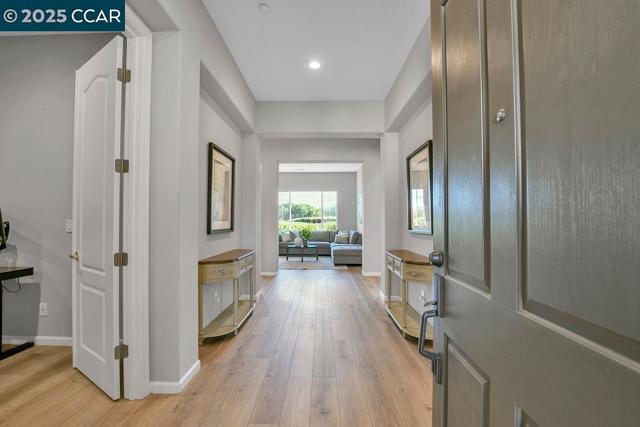 2560 Risebridge Ct, Brentwood CA: https://media.crmls.org/mediaz/fde9c298-44c7-49f7-b3ed-185c826cda8f.jpg