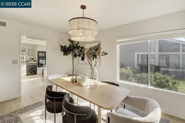 975 Terra California Dr, Walnut Creek CA: https://media.crmls.org/mediaz/fdea10b0-3a15-4cdc-875f-7b6ecf968aff.jpg