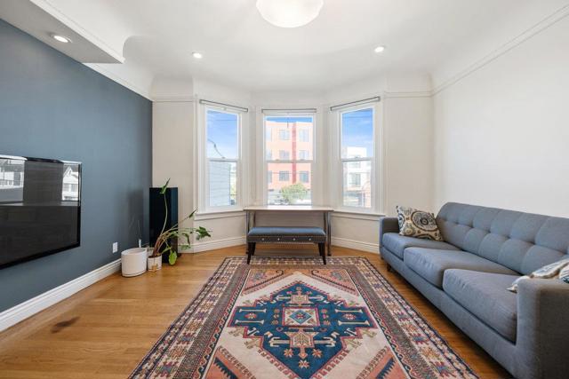 5709 Mission Street, San Francisco CA: https://media.crmls.org/mediaz/fdeaca89-ed6c-4302-a72f-57db7095010a.jpg