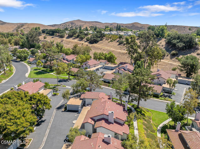 979 Quarterhorse Lane, Oak Park CA: https://media.crmls.org/mediaz/fdeb2c53-ce60-4da7-a471-0dd74120cc13.jpg